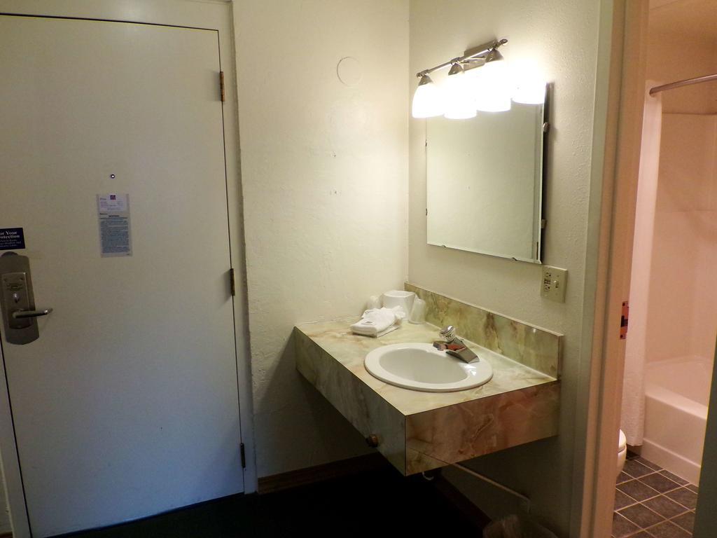 Budget Inn Missoula East מראה חיצוני תמונה