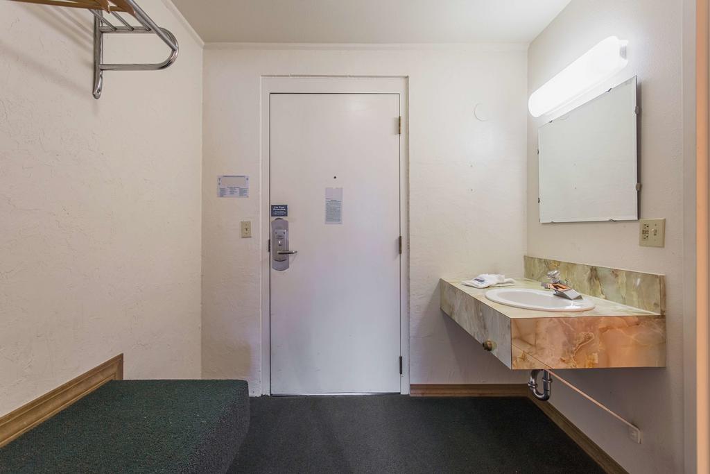 Budget Inn Missoula East מראה חיצוני תמונה