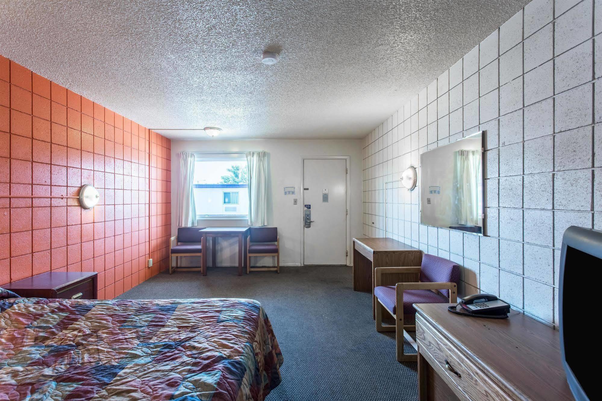 Budget Inn Missoula East מראה חיצוני תמונה