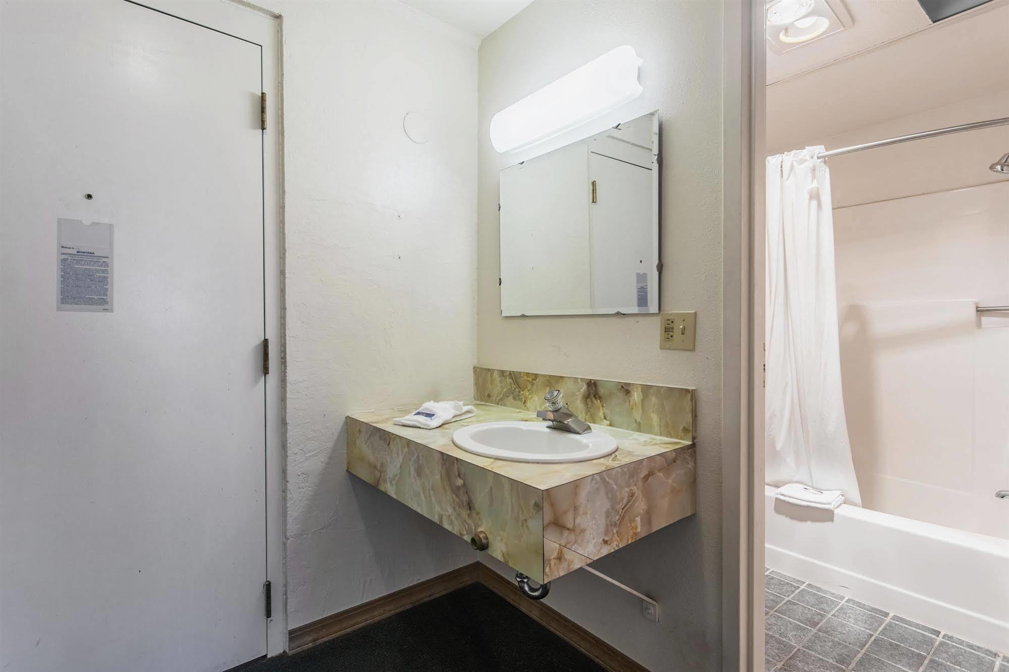 Budget Inn Missoula East מראה חיצוני תמונה
