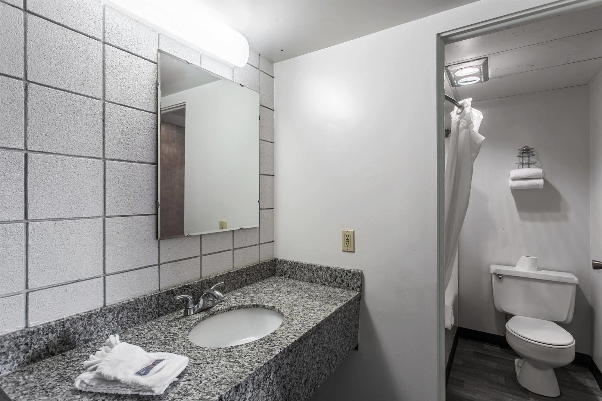 Budget Inn Missoula East מראה חיצוני תמונה